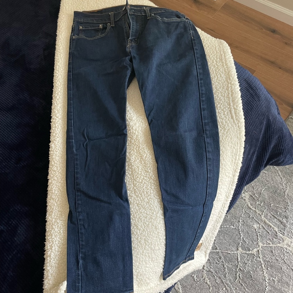 Levi’s 502 jeans